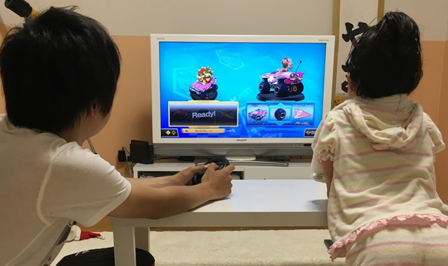 ニンテンドースイッチをプレイ中