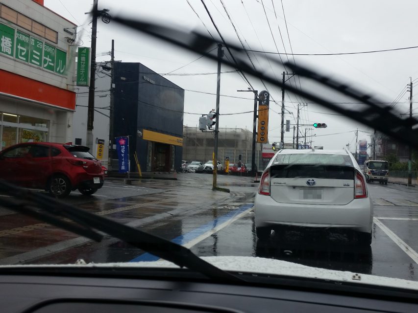 台風中の車内