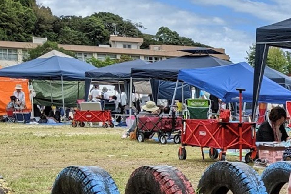 テントだらけの運動会