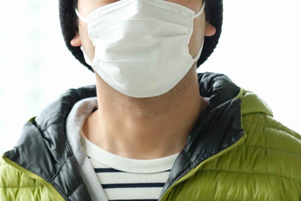 マスク姿のおじさん