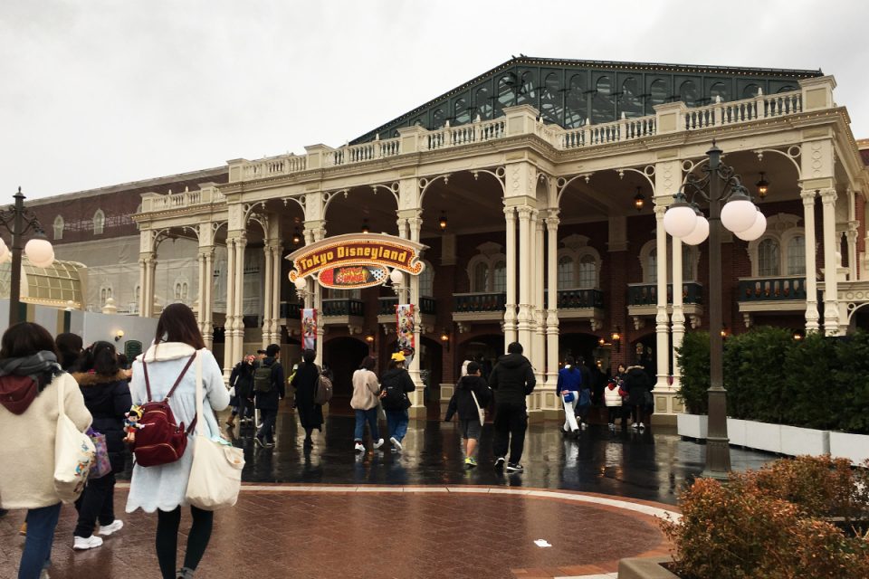 ディズニーランド入園ゲート