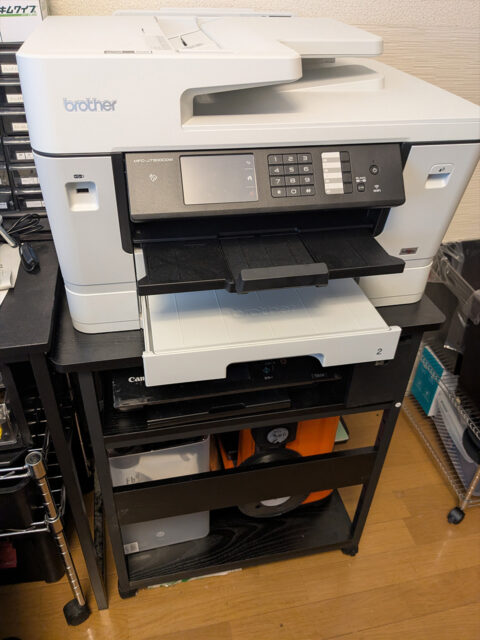 MFC-J7300CDW（brother）プリンタを収納したラック