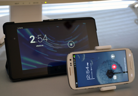 新Nexus7とスマートフォン（Galaxy）